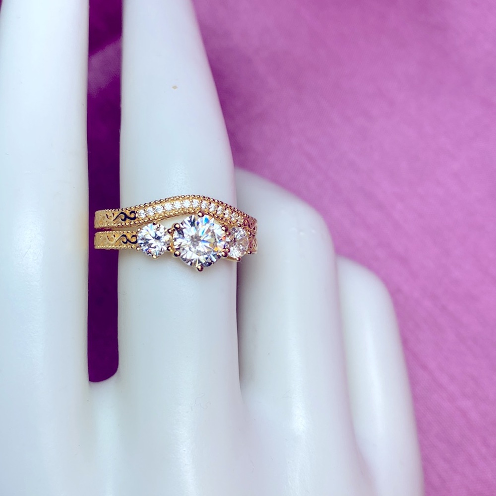 Bella Luce White Diamond Simulant Ring - Picture 8 of 12